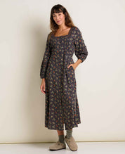 msg:Brook is 5'8" and is wearing a size small.