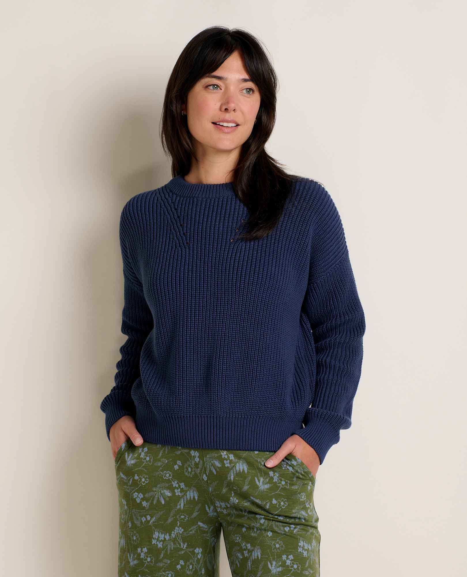 msg:Logan is 5'9 ½" and is wearing a size small.