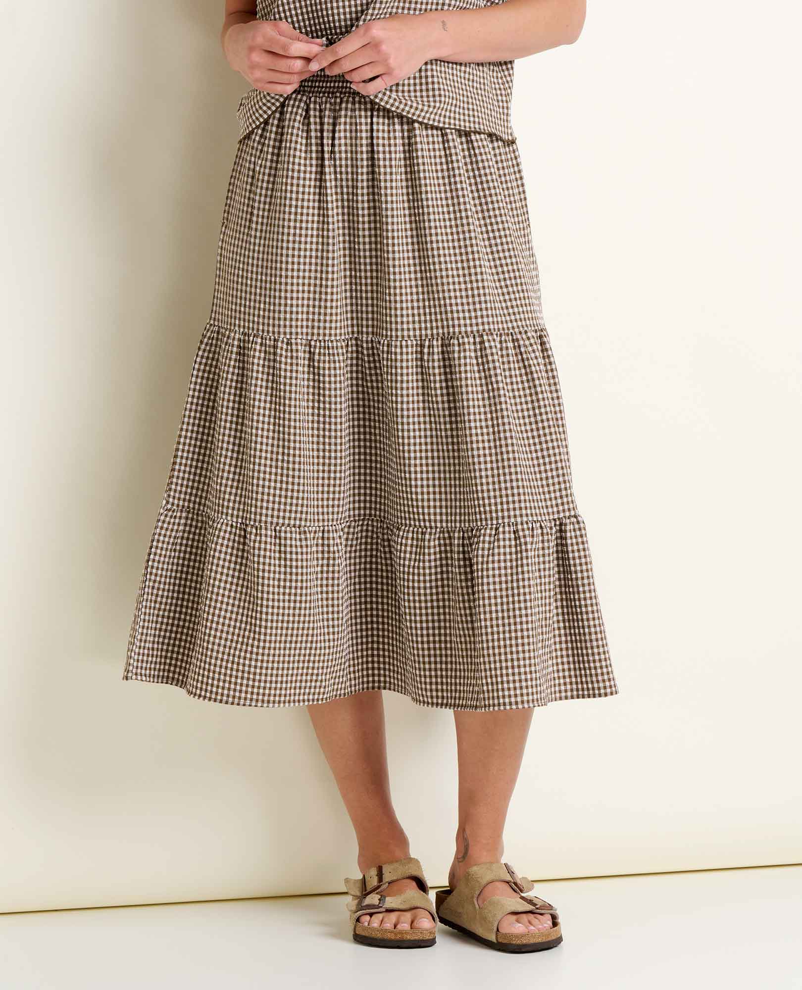 msg:Logan is 5'9 ½" and is wearing a size small.