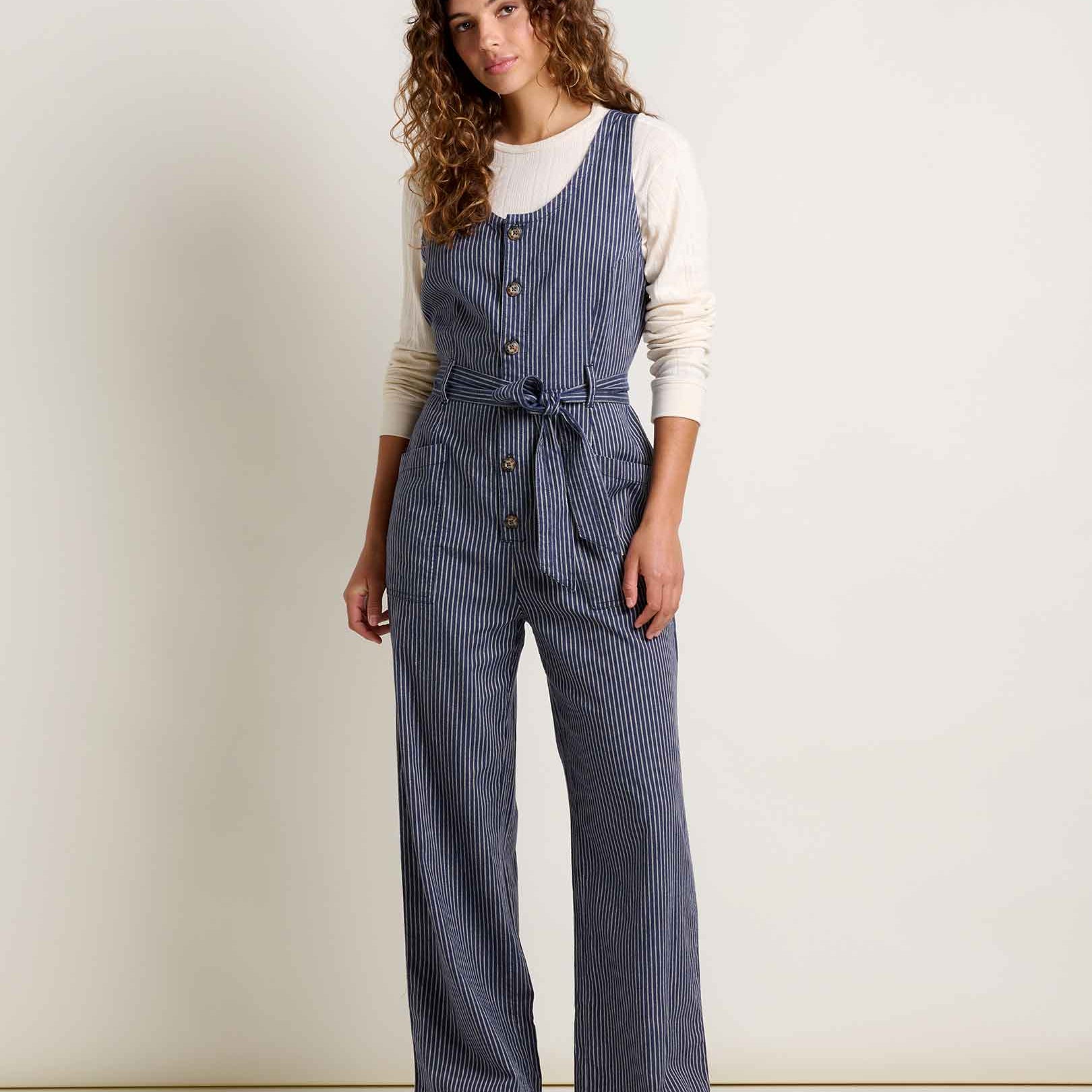 msg:Angelina is 5'8" and is wearing a size small.