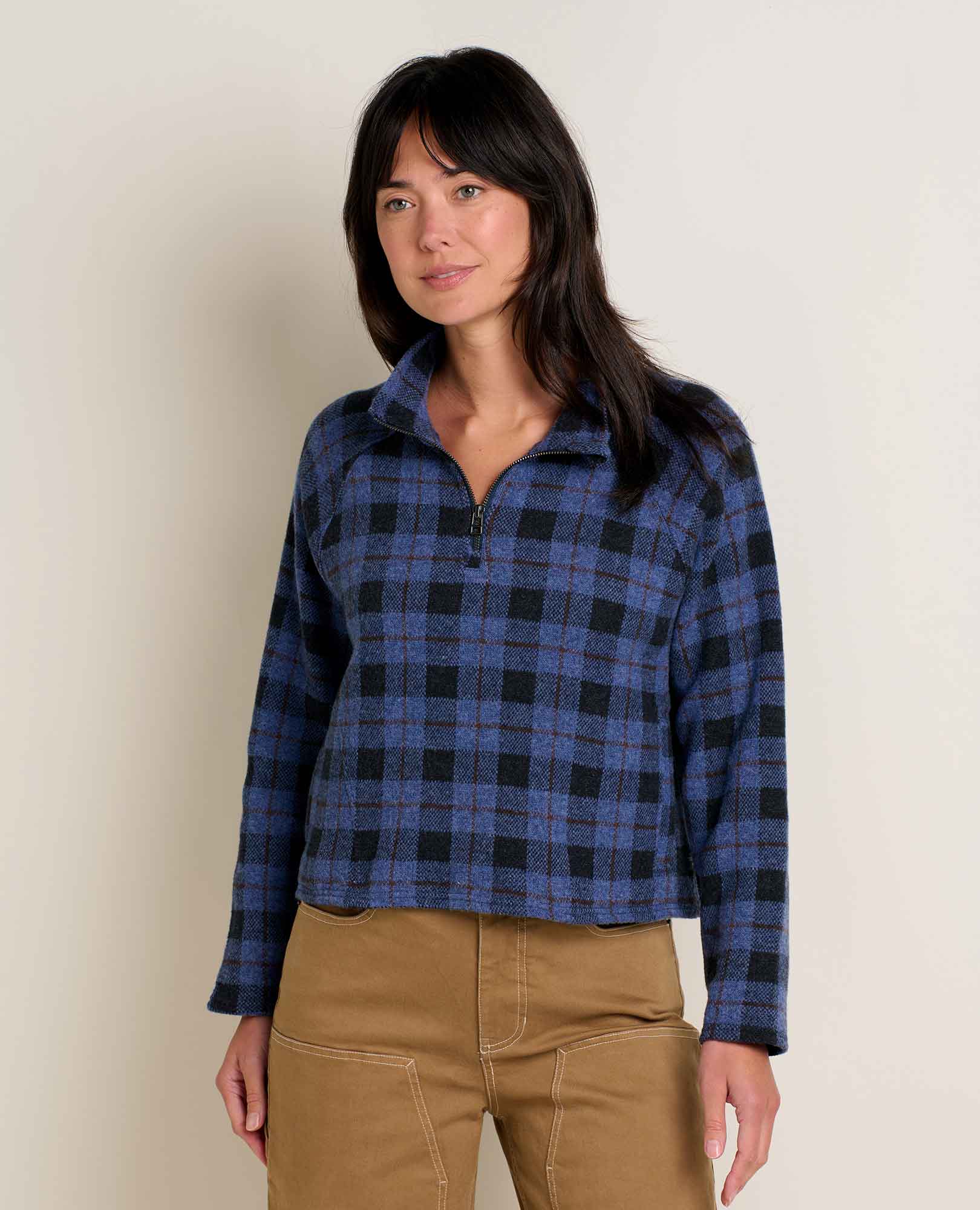 msg:Logan is 5'9 ½" and is wearing a size small.