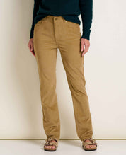 msg:Logan is 5'9 ½" and is wearing a size 6.