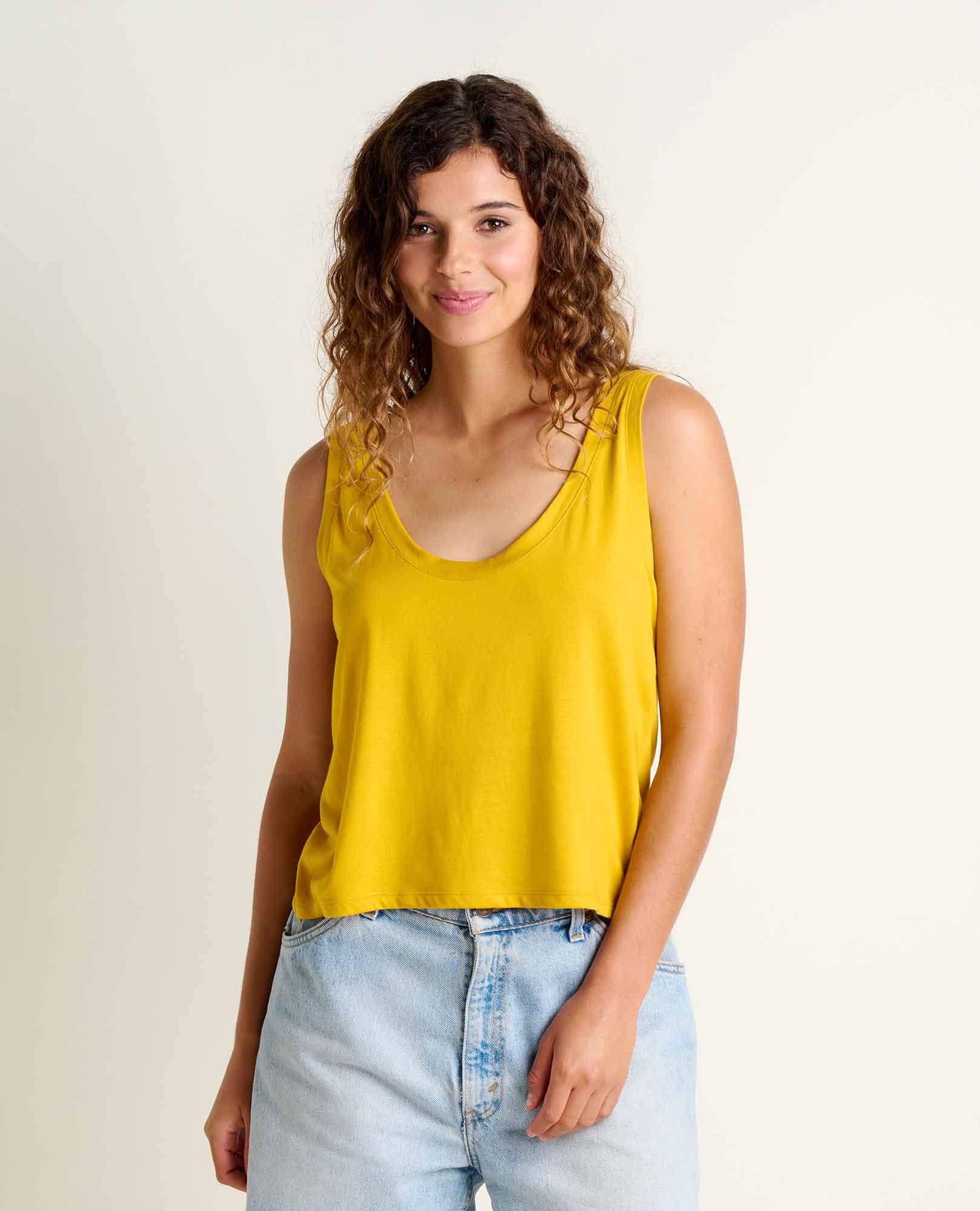 msg:Angelina is 5'8" and is wearing a size small.