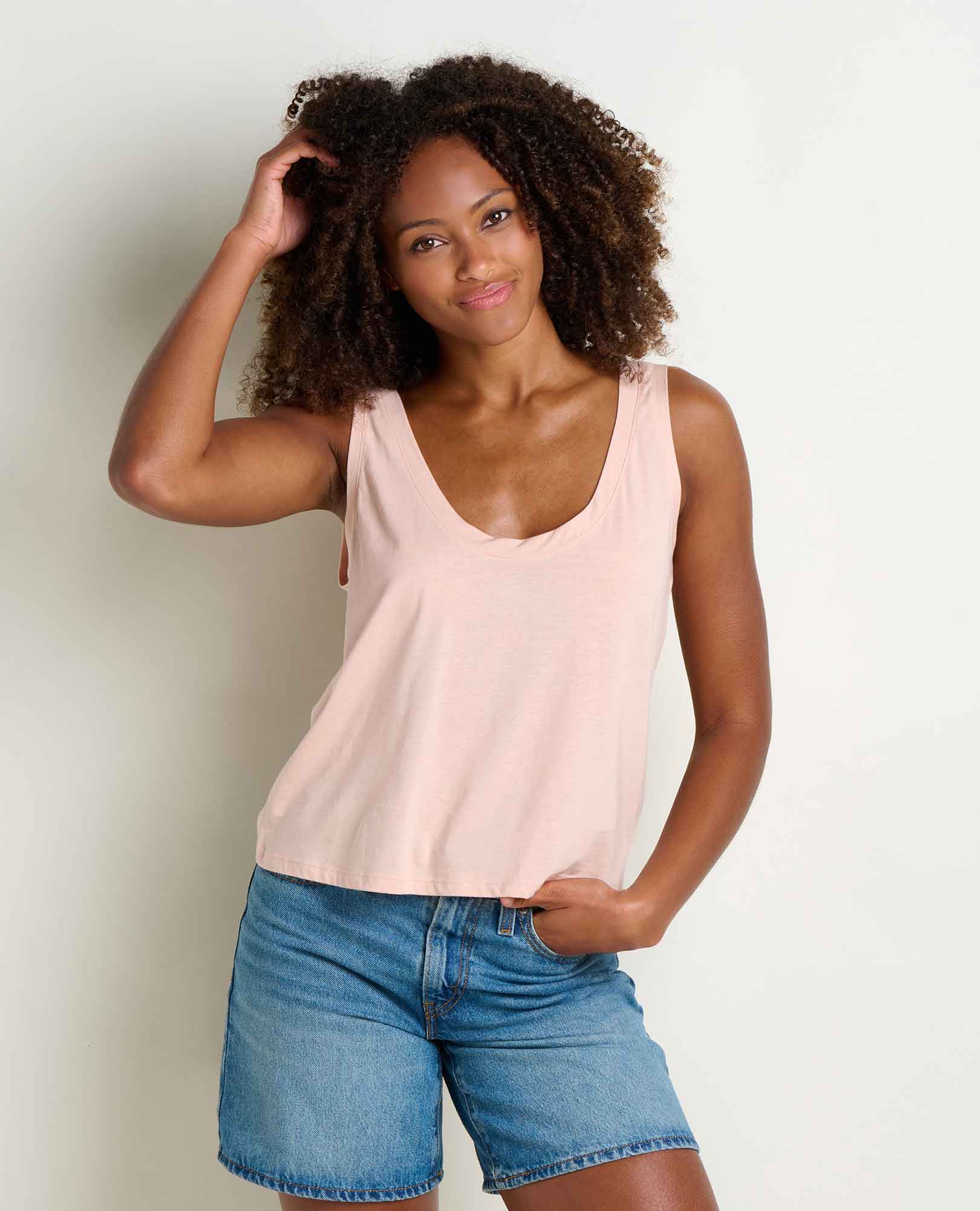 msg:Haylie is 5'8" and is wearing a size small.