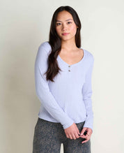 msg:China is 5'8 1/2" and is wearing a size small.