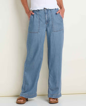 msg:Logan is 5'9 ½" and is wearing a size small.