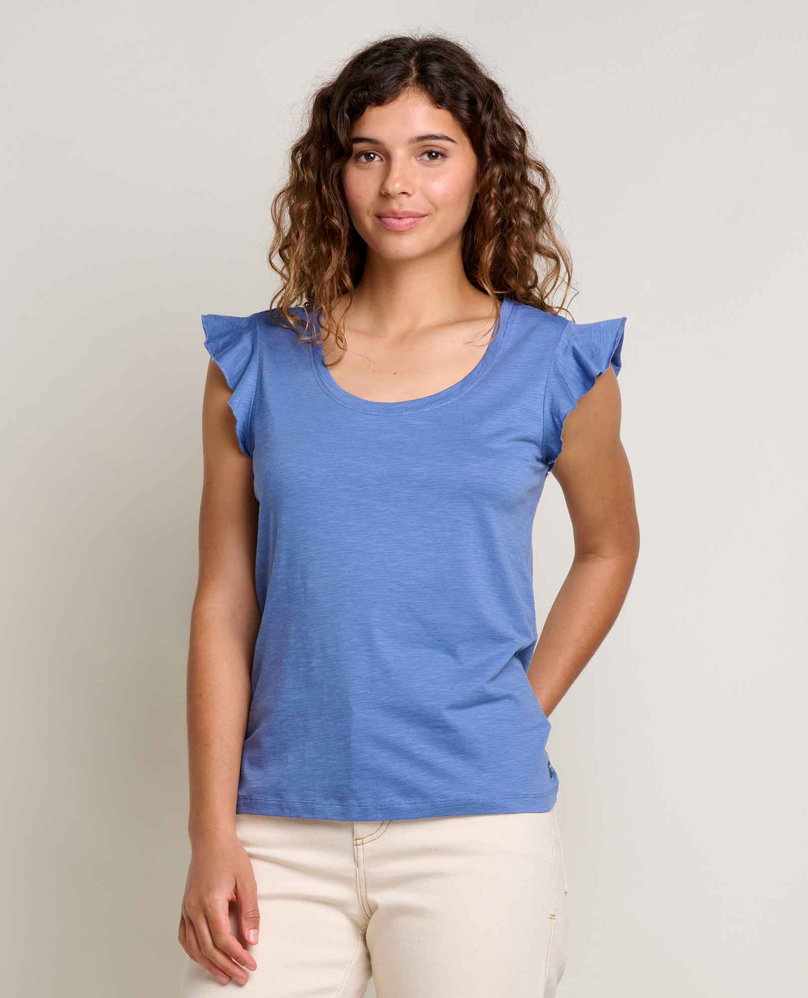 msg:Angelina is 5'8" and is wearing a size small.