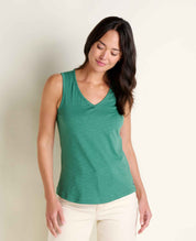 msg:Logan is 5'9 ½" and is wearing a size small.