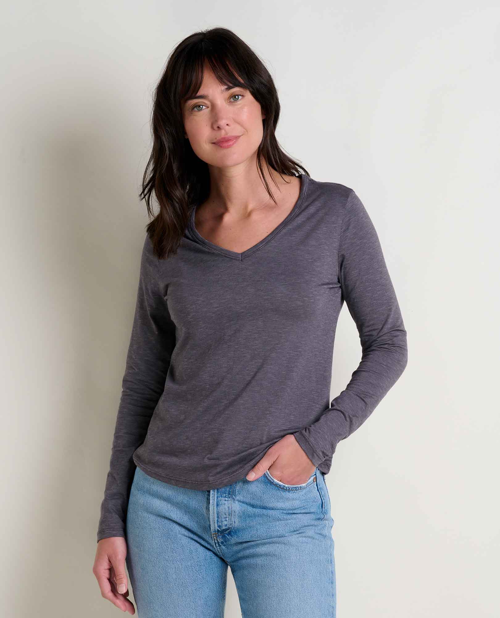 msg:Logan is 5'9 ½" and is wearing a size small.