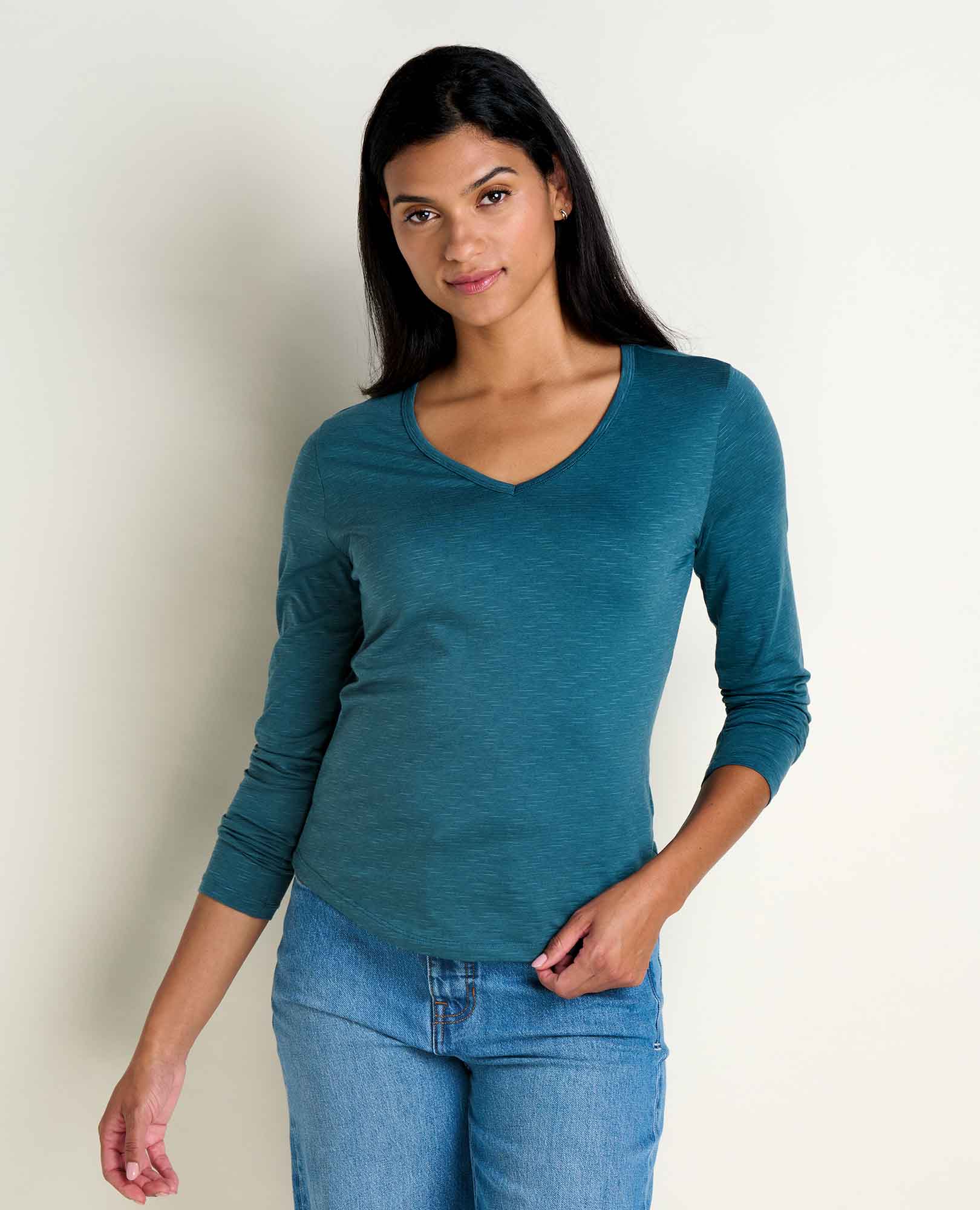 msg:Araya is 5'9 1/2" and is wearing a size small.