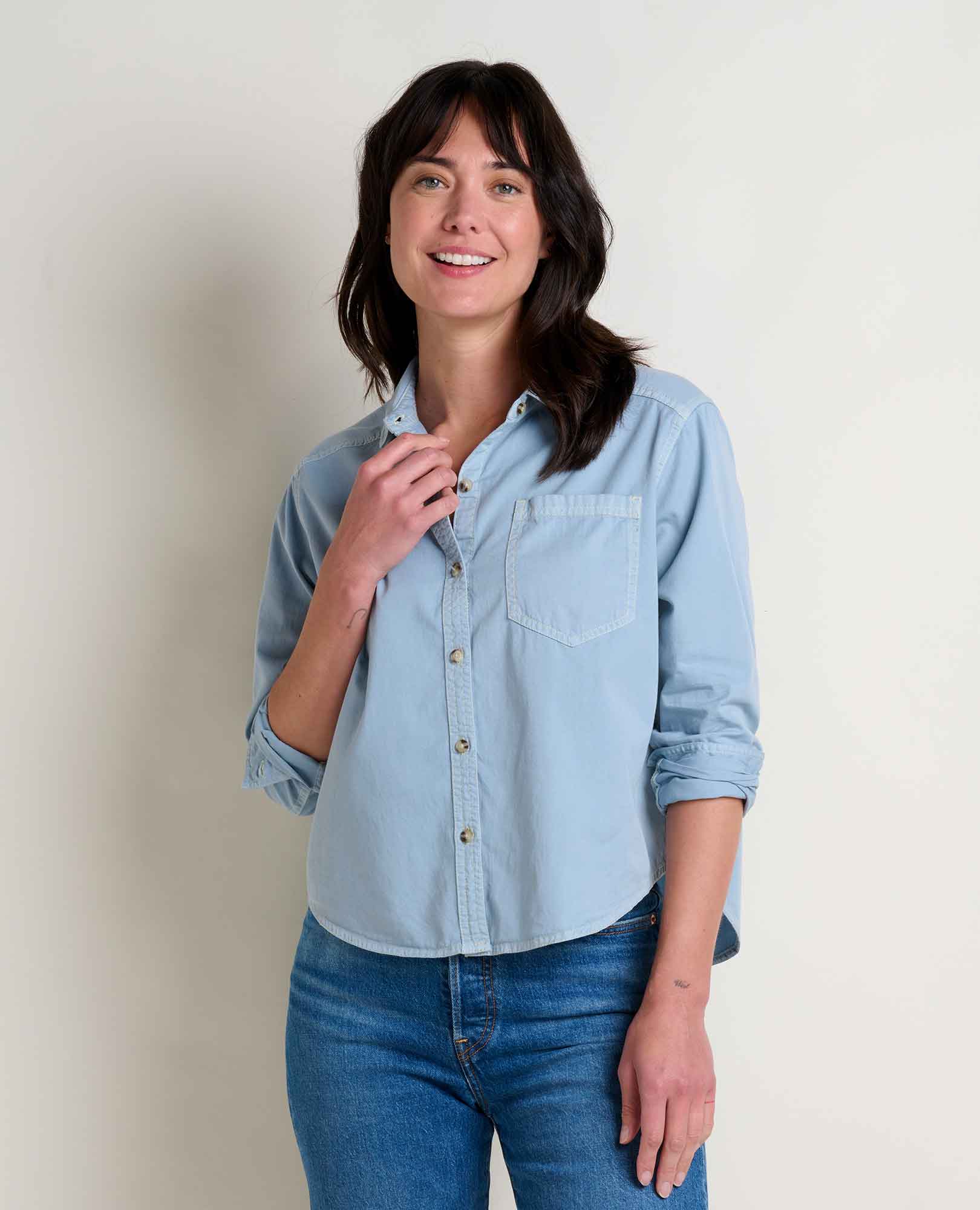 msg:Logan is 5'9 ½" and is wearing a size small.