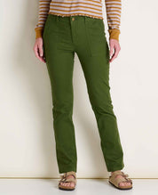 msg:Logan is 5'9 ½" and is wearing a size 6.