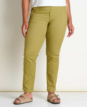 msg: Sophia is 5'9" and is wearing a size 14