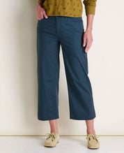 msg:Logan is 5'9 ½" and is wearing a size 6.