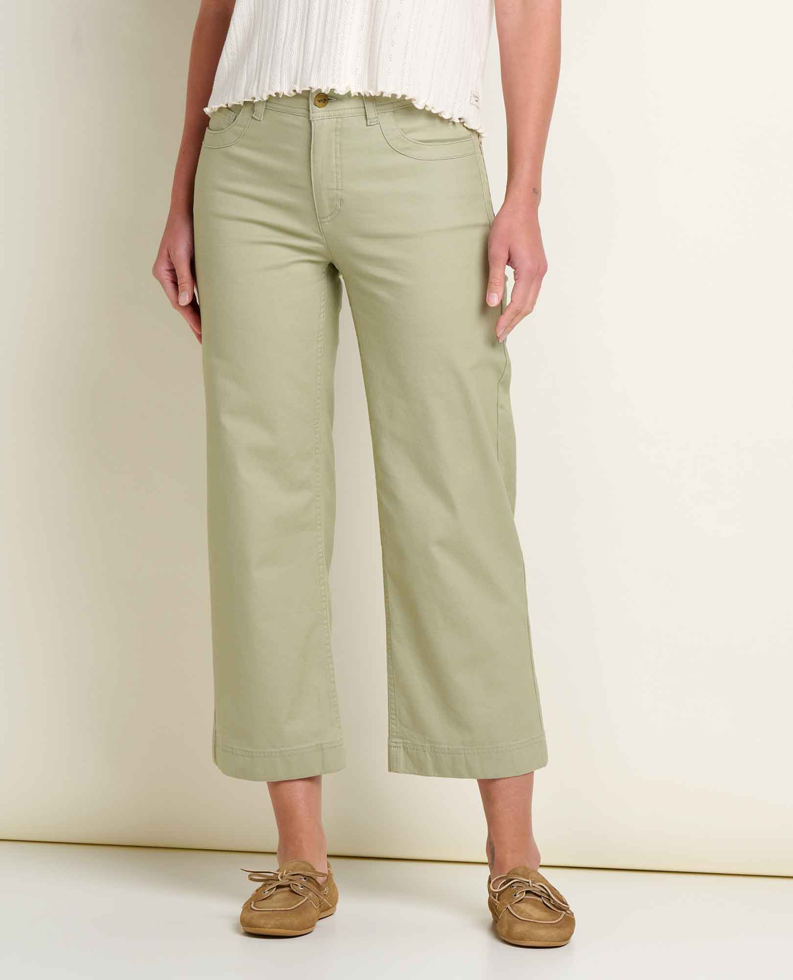 msg:Logan is 5'9 ½" and is wearing a size 6.