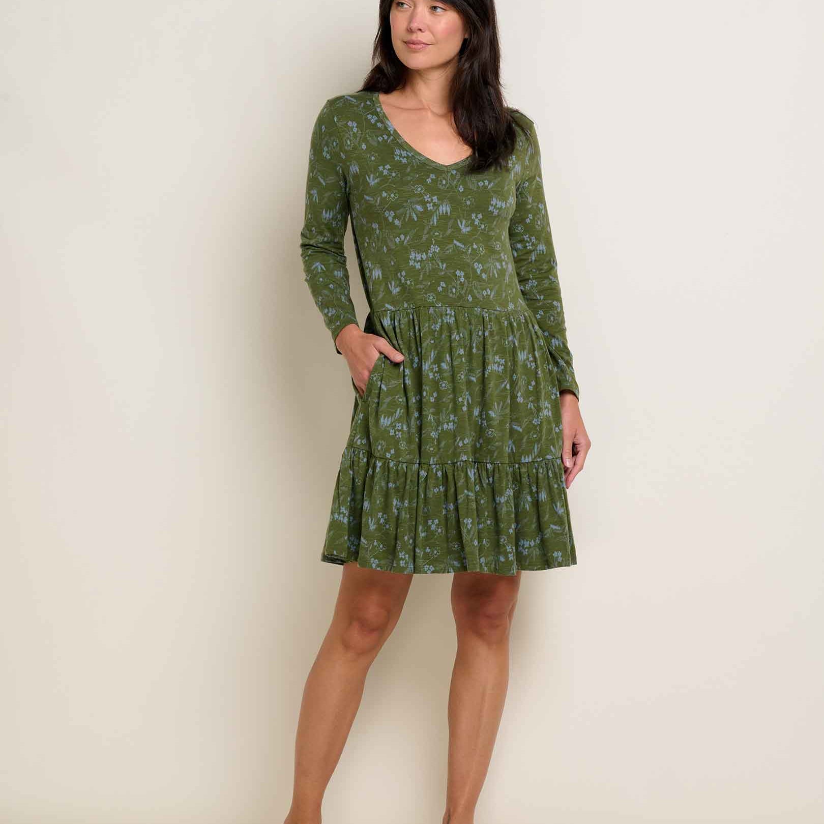 msg:Logan is 5'9 ½" and is wearing a size small.