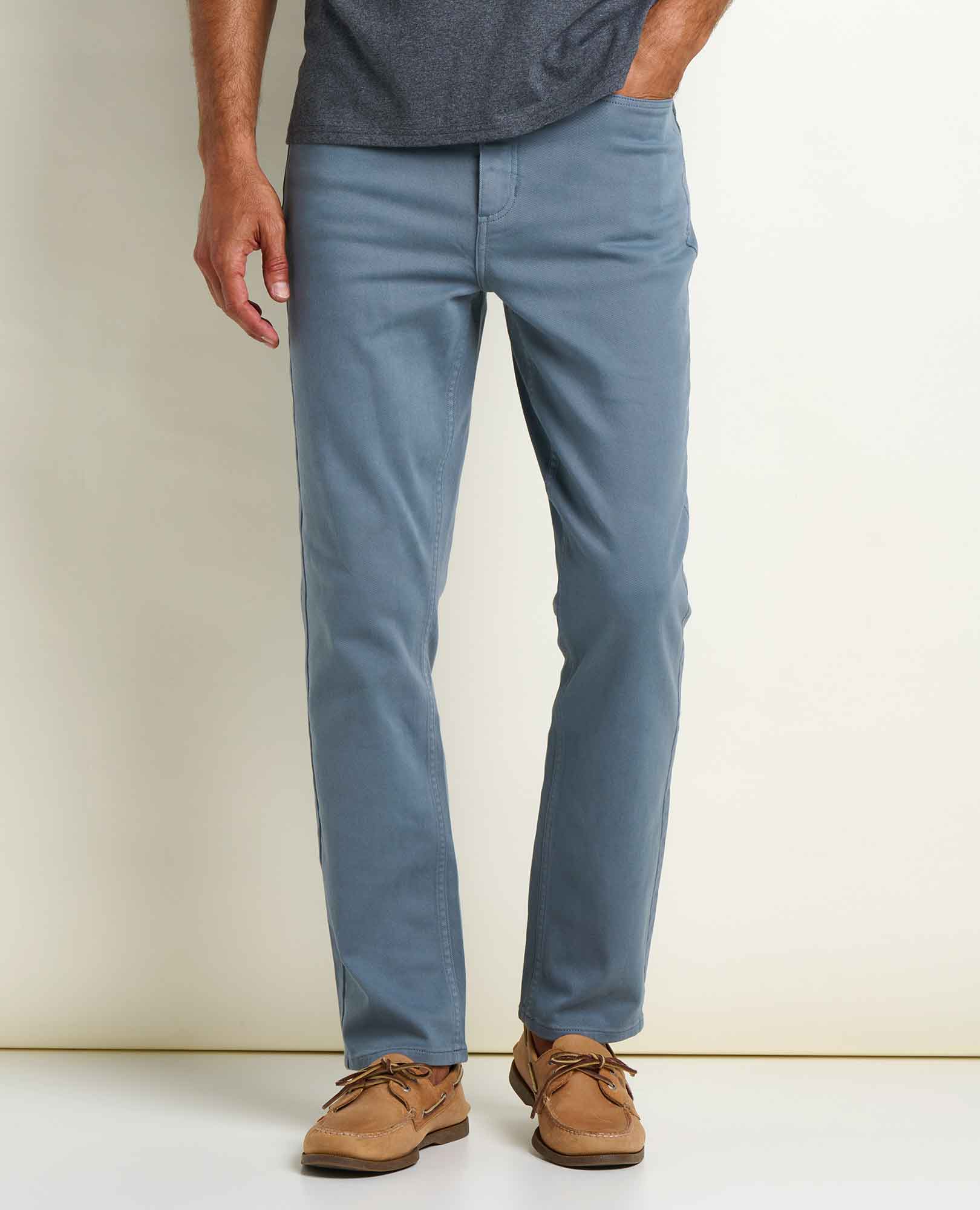 msg:Anderson is 6'2" and is wearing a size 32.