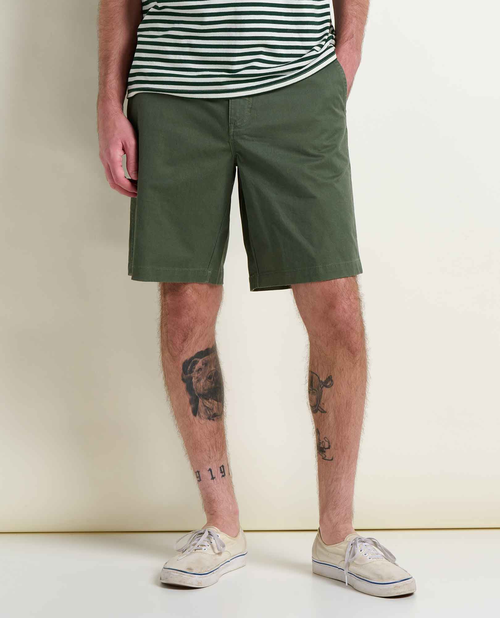 msg:Brandon is 6'1" and is wearing a size 32, 9.5" inseam.