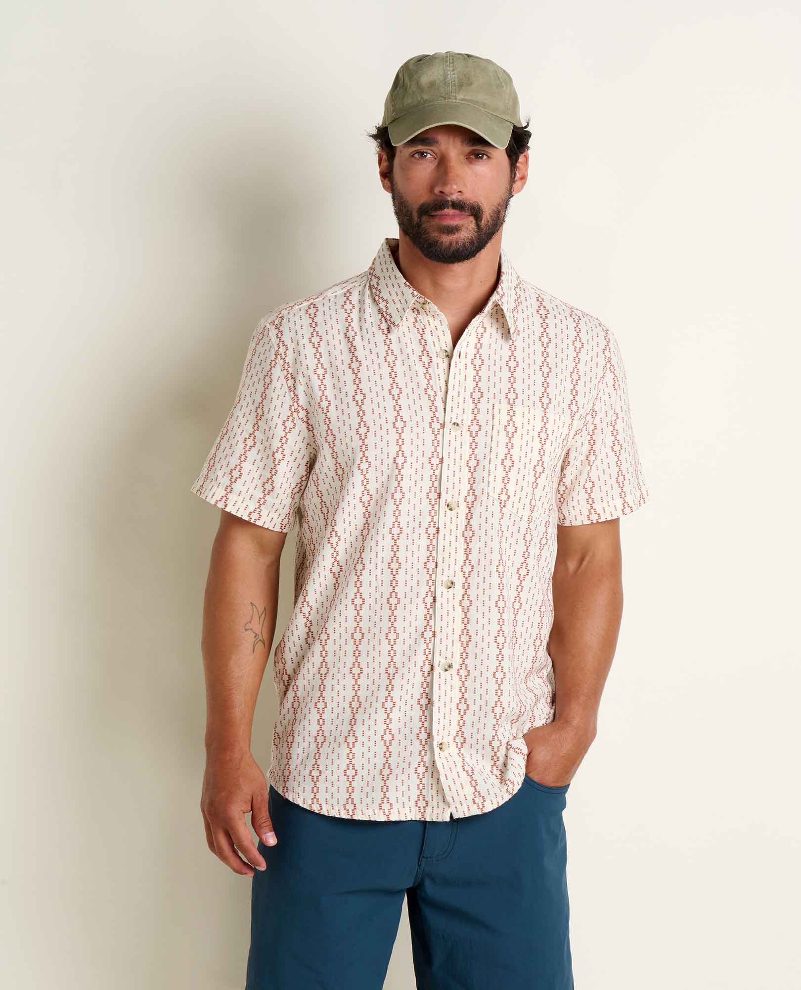 msg:Beau is 6'0" and is wearing a size medium.