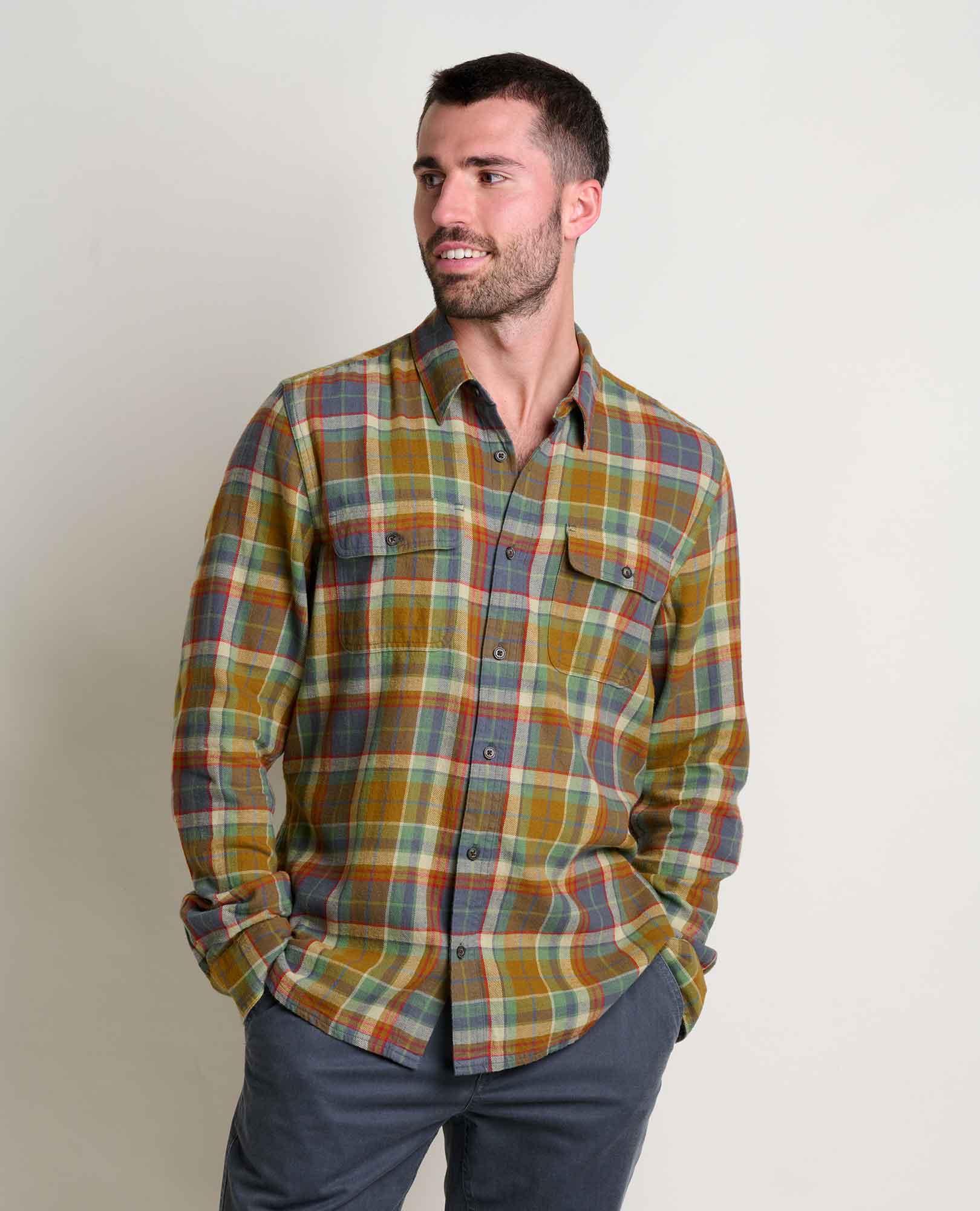 msg:Alessandro is 5'10 ½" and is wearing a size medium.