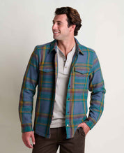 msg:Jacob is 6'1 ½" and is wearing a size medium.