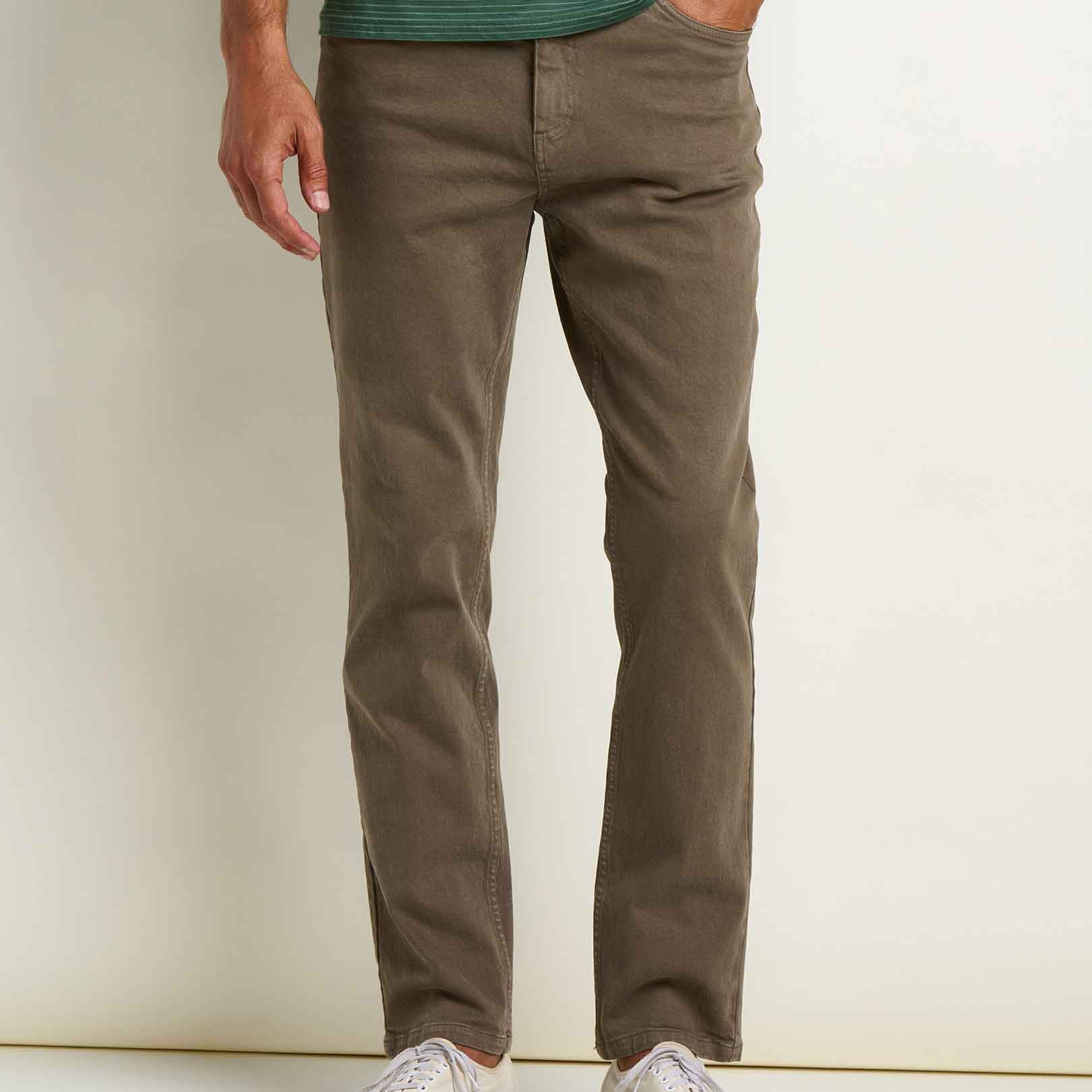 msg:Anderson is 6'2" and is wearing a size 32x32.